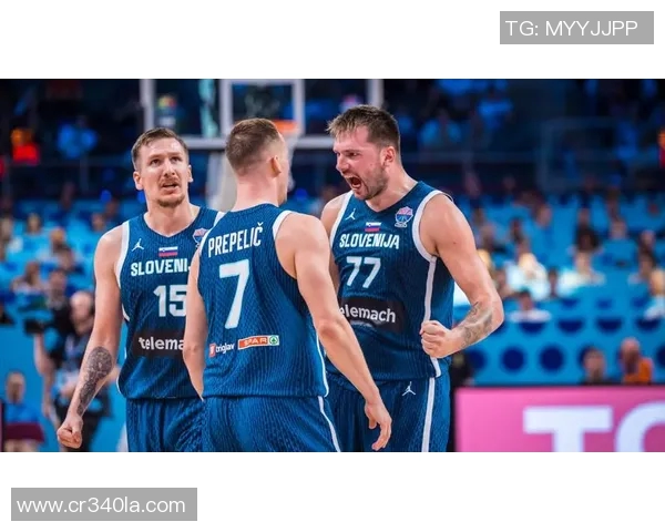 东契奇狂砍37+10创30+10数据纪录，独行侠力克活塞，康宁汉姆空砍25+10